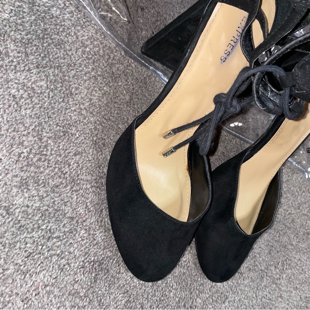 Express Heels - Picture 3 of 5